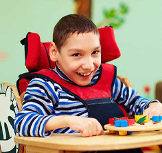 اختلال اوتیسم چیست؟ چه علائمی دارد و چگونه درمان می‌شود؟